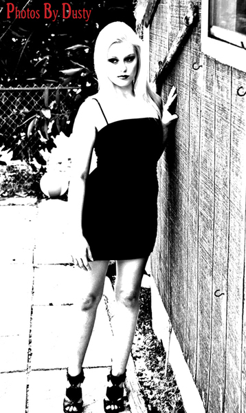 Female model photo shoot of Chelsie9192