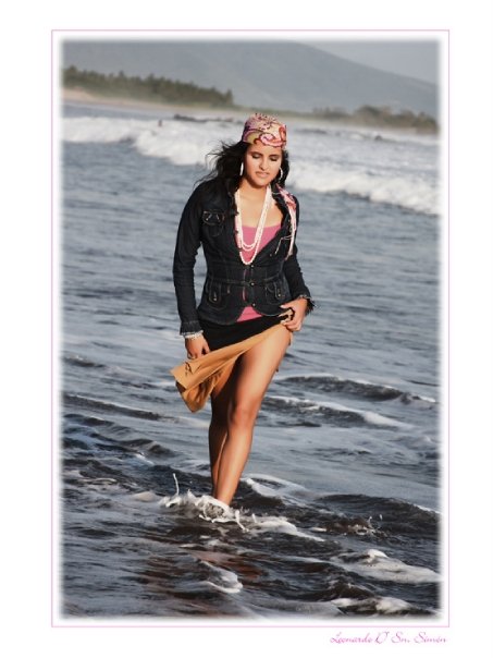 Female model photo shoot of Bianca Pineda in the beach