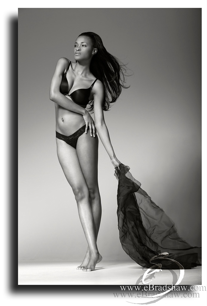 Female model photo shoot of Elizabeth Manoucheka