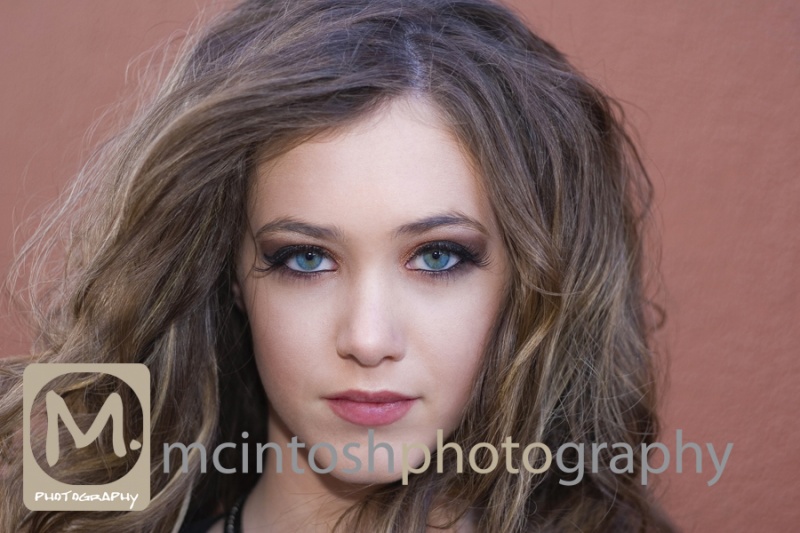 Female model photo shoot of Robin Wilson tres chic