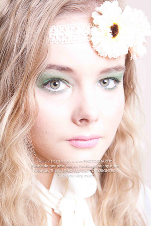 Female model photo shoot of Laura Waldron in La Make Up