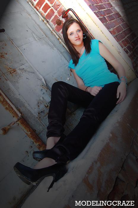 Female model photo shoot of Hollie Danielle in Joplin, Missouri