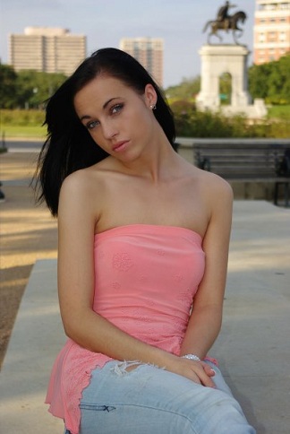 Female model photo shoot of BSPRY by Lynns Photography in Hermann Park