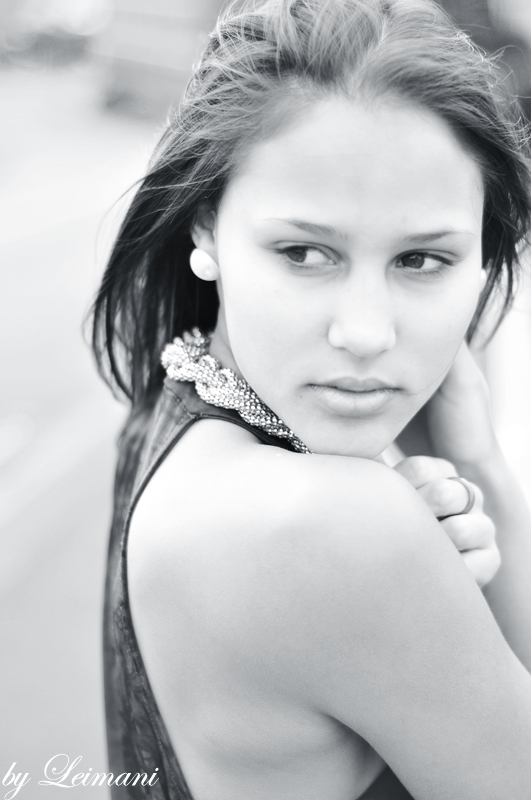 Female model photo shoot of Yulia Leiman in Auckland bridge