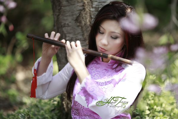 Female model photo shoot of Hong Tonnu 