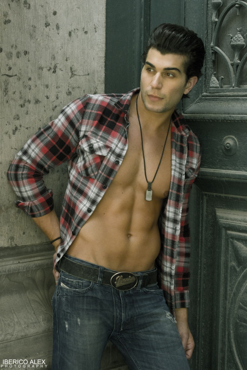 Male model photo shoot of Waleed Sokkar