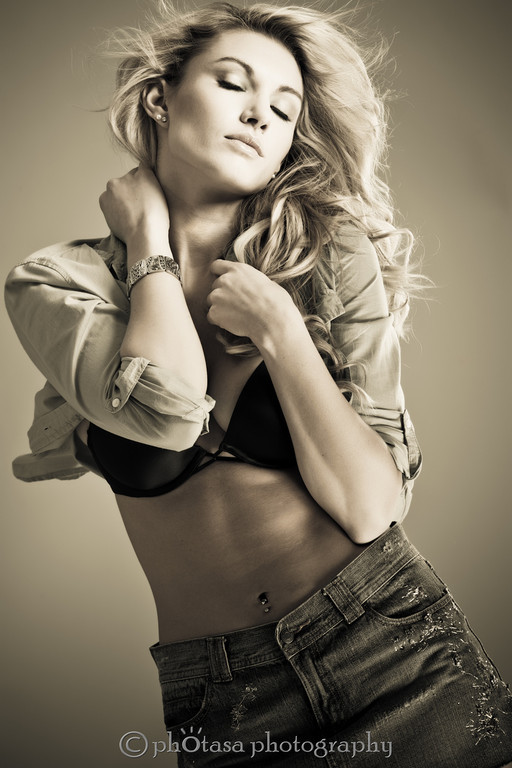 Female model photo shoot of CJ Mariee