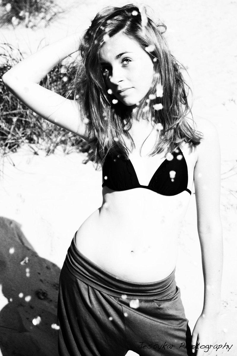 Female model photo shoot of Jessykar in Hemsby Beach