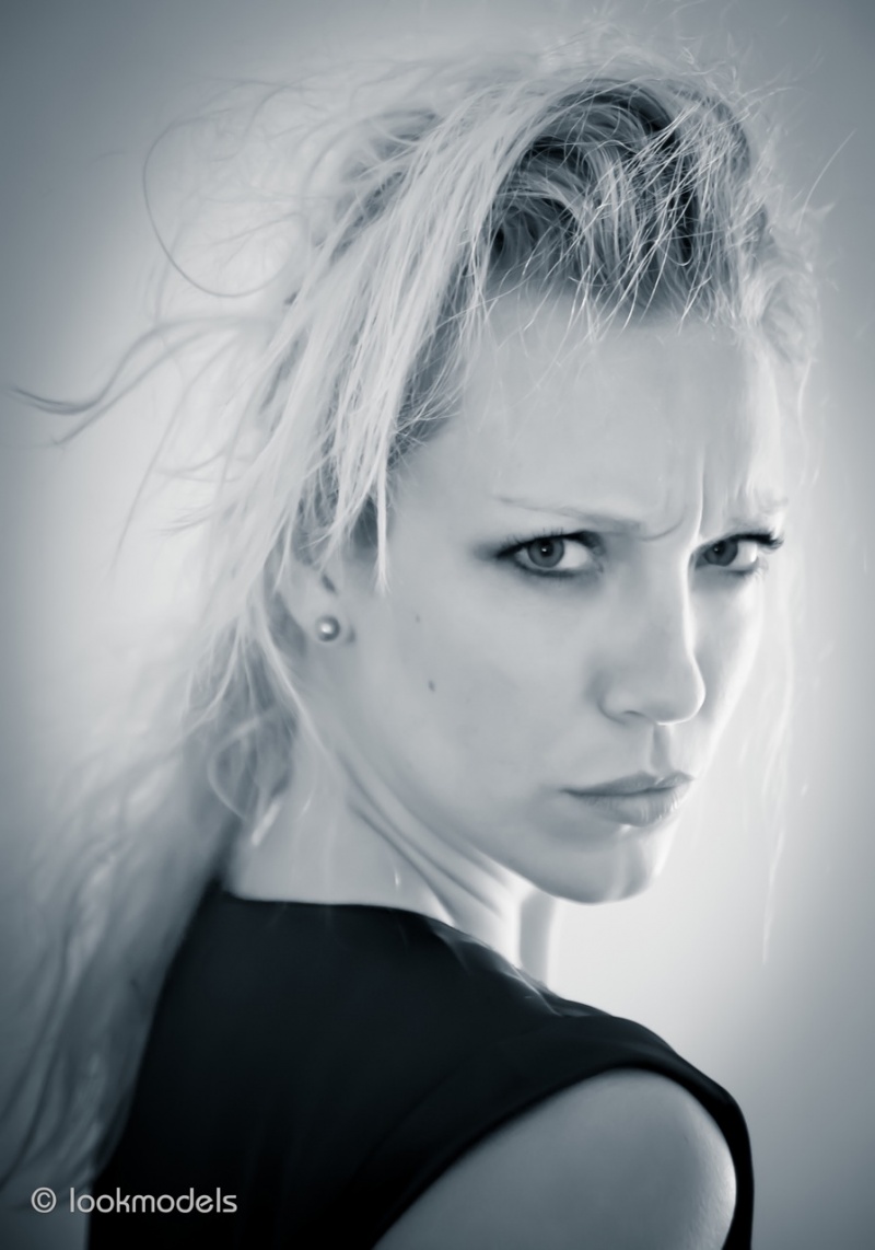 Female model photo shoot of Leonie_R in Breda