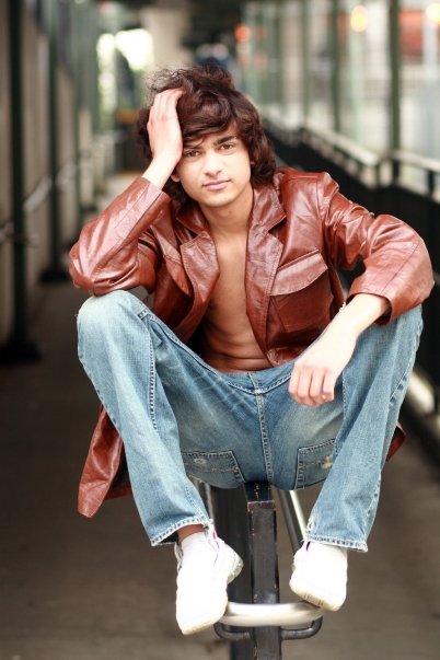 Male model photo shoot of Prince Robin Jr