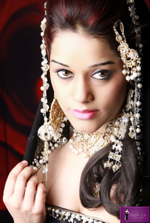 Female model photo shoot of Yazmin K Artistry