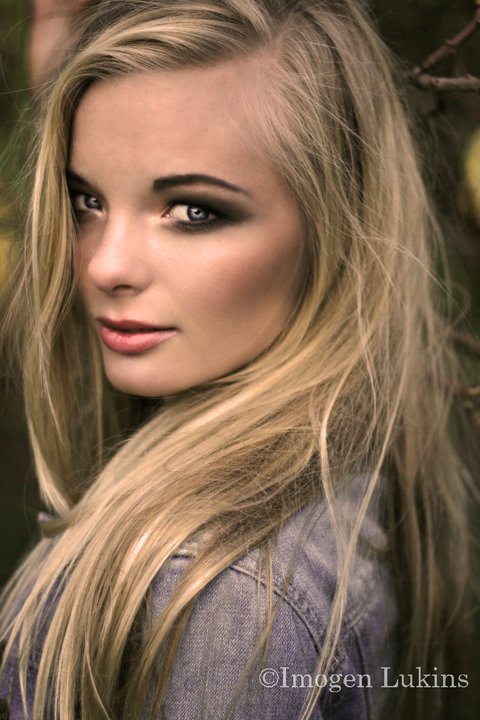 Female model photo shoot of JodieLouB