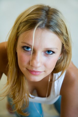 Female model photo shoot of Anna Kenn