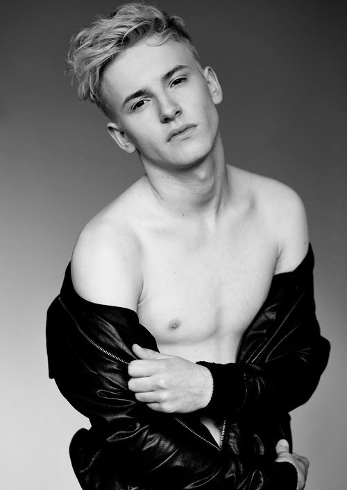 Male model photo shoot of Elliott Mackie