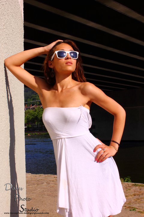 Female model photo shoot of Ashley Mariah by Daves Photo Studio in Heidelberg River