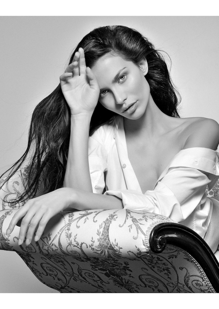 Female model photo shoot of sara cardillo