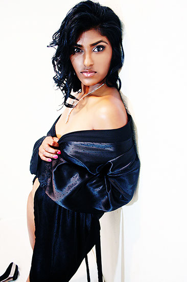 Female model photo shoot of Alyssa Singh