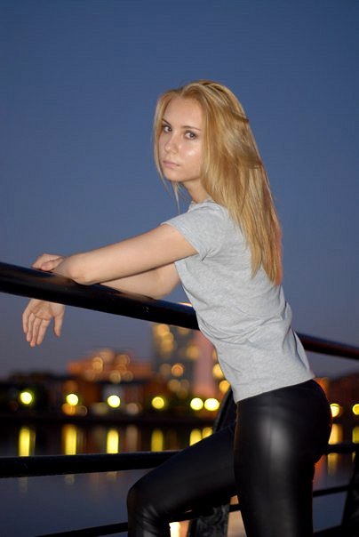 Female model photo shoot of Marie Dubrovskaya