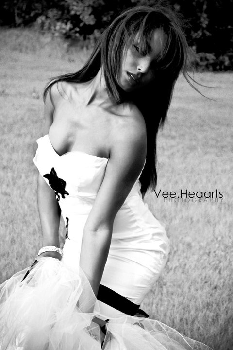 Female model photo shoot of Vee Heaarts photography