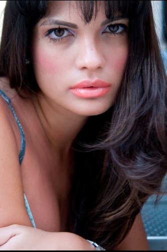 Female model photo shoot of Lara Guimarães