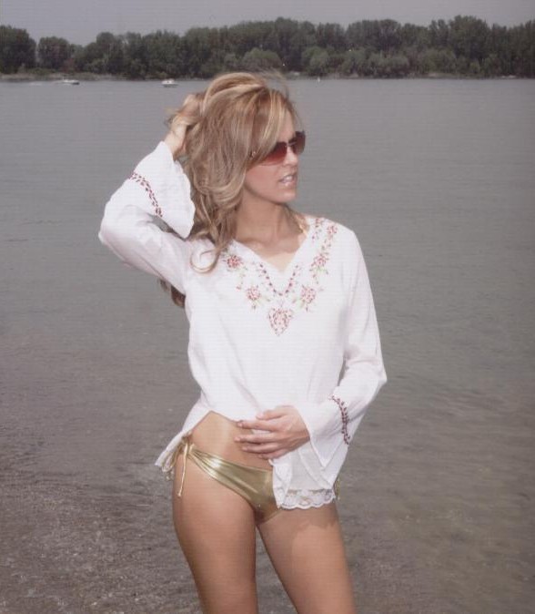 Female model photo shoot of Nadia Katherine in Lakeshore Beach