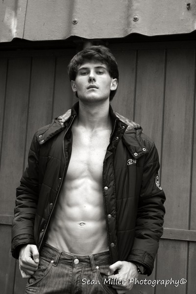 Male model photo shoot of Donovan Bosman