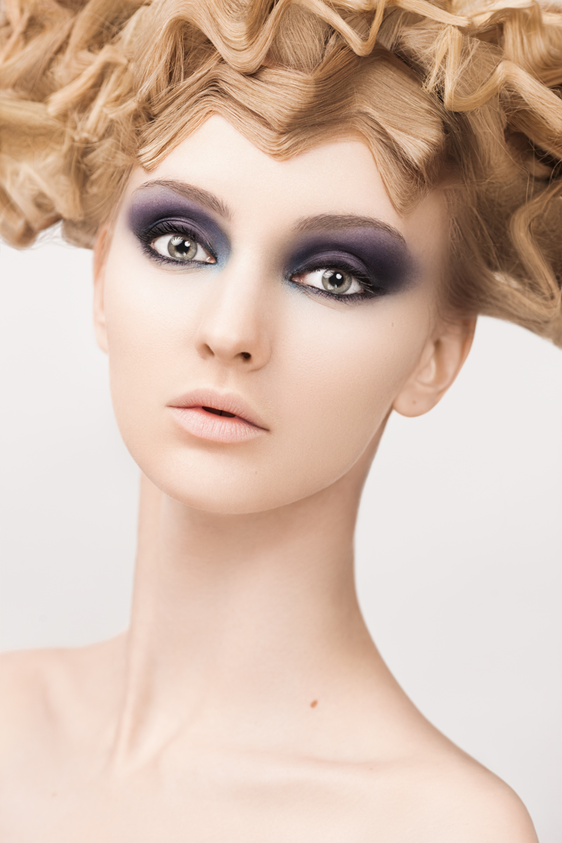 Female model photo shoot of Guseva Ekaterina by Dmitry Drozdov  in Moscow, makeup by Guseva Ekaterina