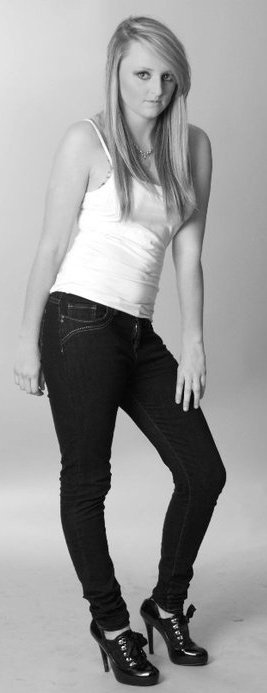 Female model photo shoot of Frankie Nunn