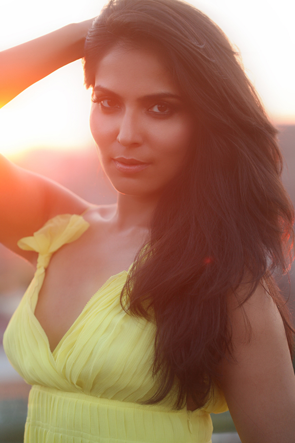 Female model photo shoot of Neelu Sodhi