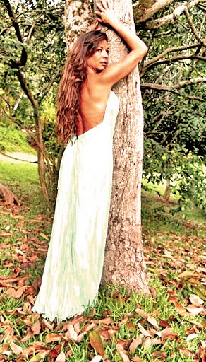 Female model photo shoot of Daniela Power