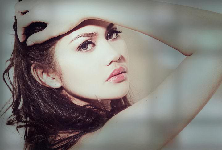 Female model photo shoot of aiyah bajunaid