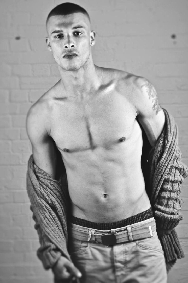 Male model photo shoot of Aaron Kelley in finsbury park