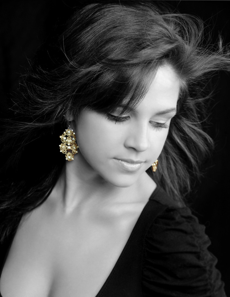 Female model photo shoot of Kristina Donnell