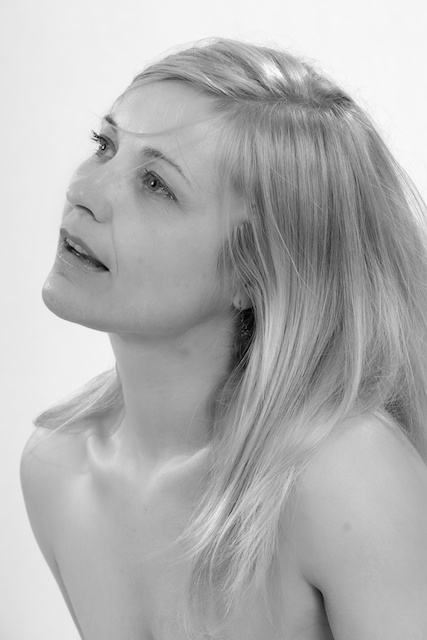 Female model photo shoot of CarolinaDenise in studio