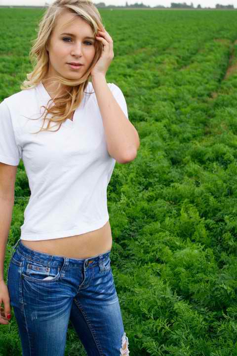 Female model photo shoot of Brittany Wadlington