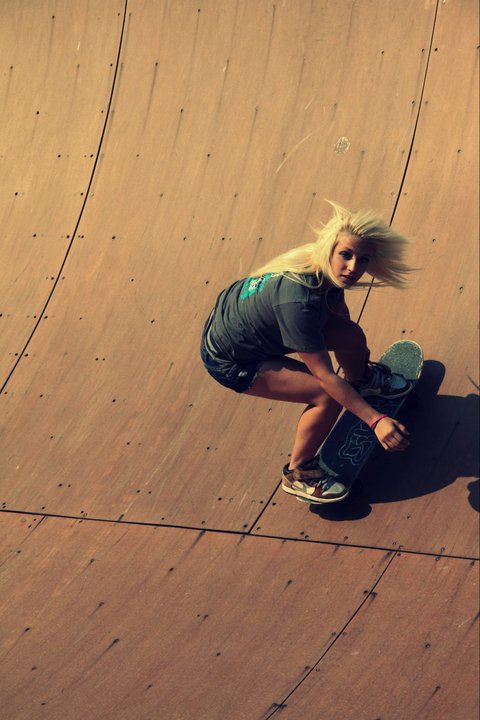 Female model photo shoot of Justine Joosebox in Kona Skatepark