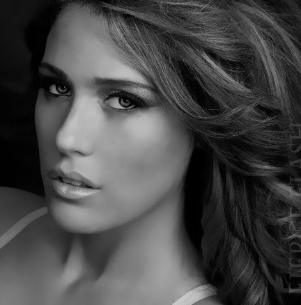 Female model photo shoot of Natalia Jayde