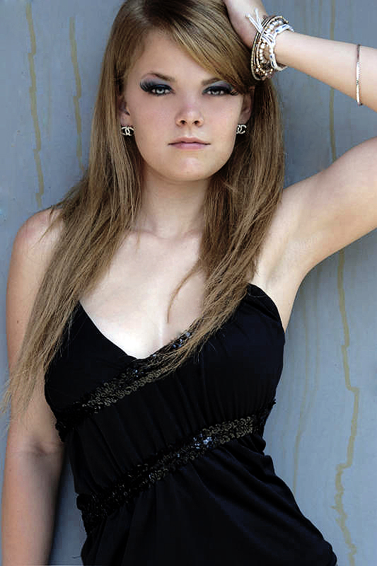 Female model photo shoot of Brie Jones