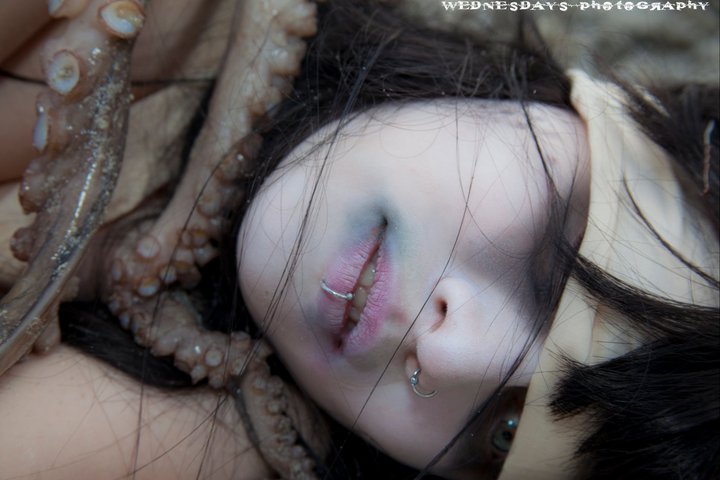 Female model photo shoot of HexxMondette by WednesdaysPhotography in Hillarys