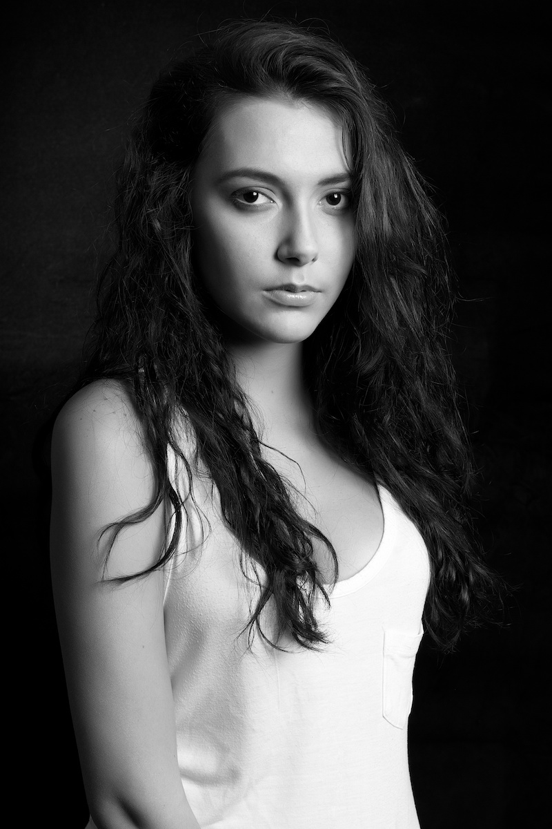 Female model photo shoot of Ellie Vashti H