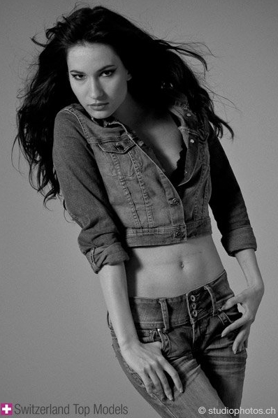Female model photo shoot of dianameier in Yverdon