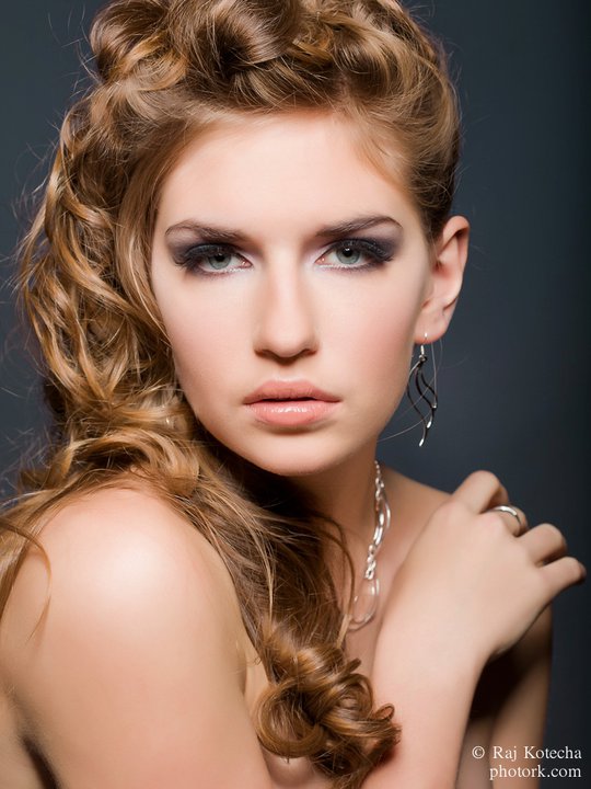 Female model photo shoot of Carly Sellen