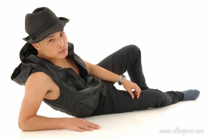 Male model photo shoot of Daniel Tong
