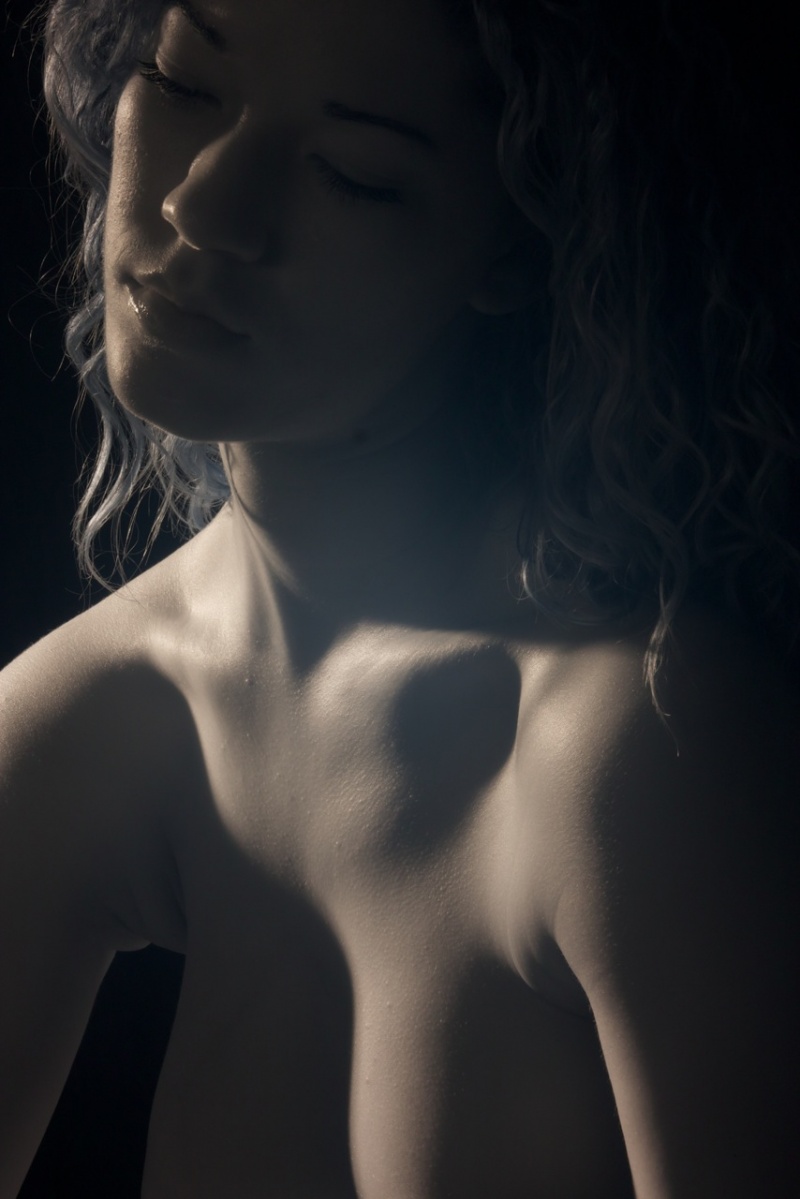 Female model photo shoot of Amelia Simone by Vendito
