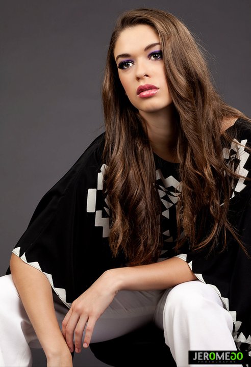 Female model photo shoot of Valeria Gomez