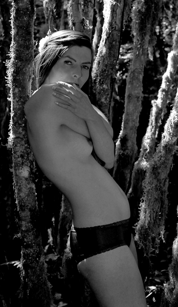 Female model photo shoot of Miss Elanious by gwsphotos in Oregon