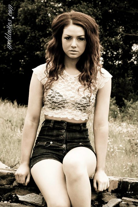 Female model photo shoot of Lauren Davies
