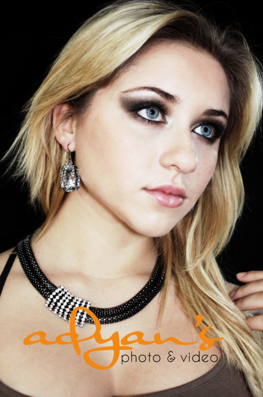 Female model photo shoot of Bella Modella Makeup 