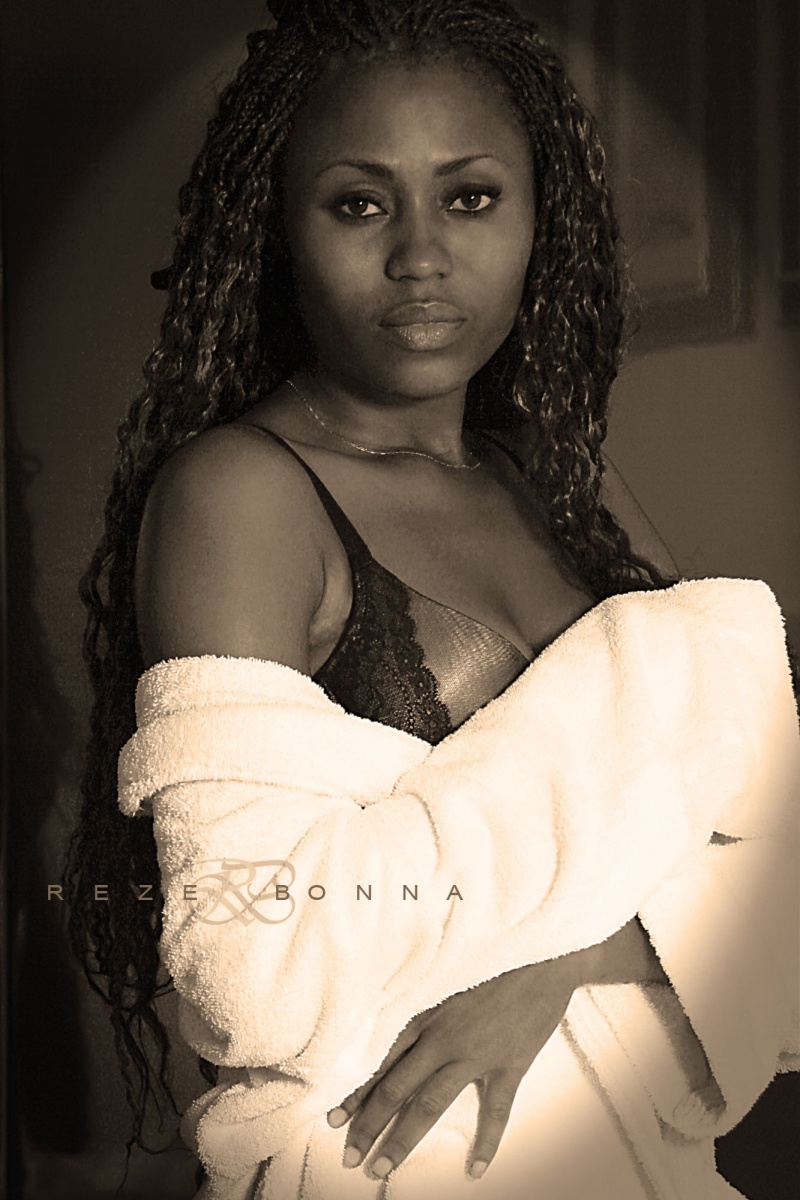Female model photo shoot of oliviaozy by Reze Bonna Photography