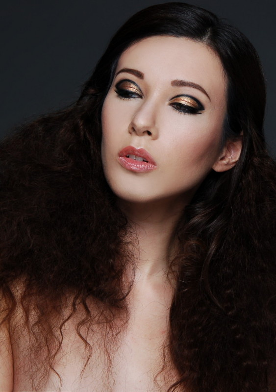 Female model photo shoot of Lindsey Goldstein by Tony Veloz, hair styled by Kristyn Wink